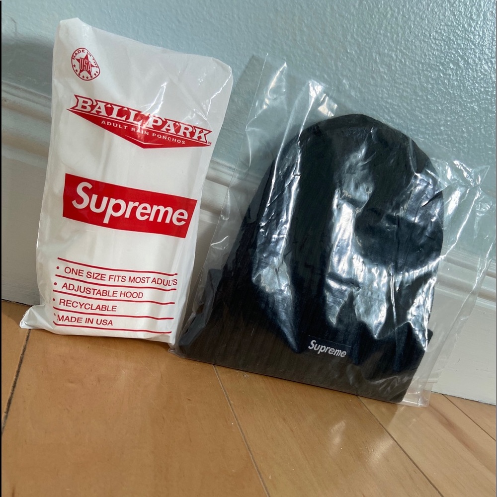Supreme Beanie (SS20) x Supreme Poncho (SS20)